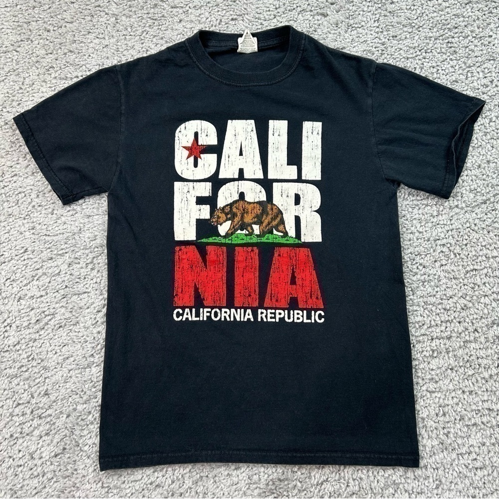 California Shirt Womens Small Graphic Tee Republic State Flag Bear Lived In